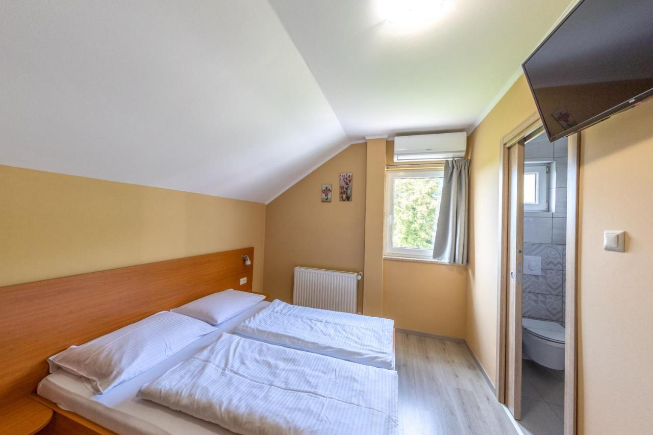 Guesthouse Rezekov Podrum Ястребарсько Екстер'єр фото